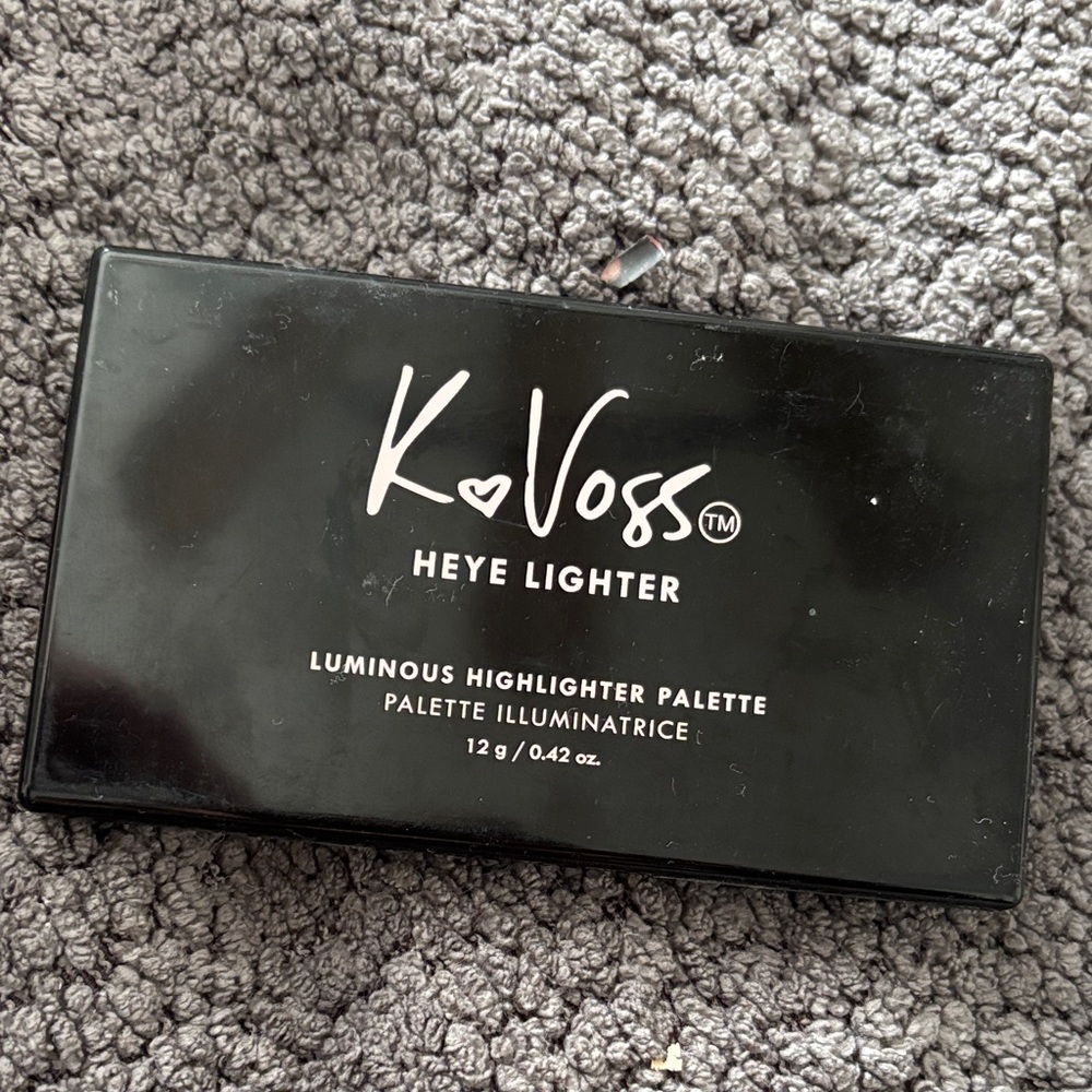 K Voss Highlighter Palette
Barely used